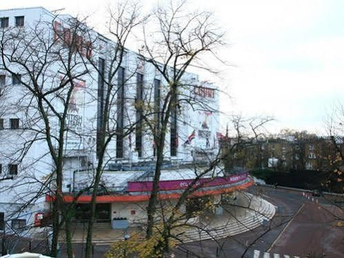 Earls Court Studios Лондон Экстерьер фото
